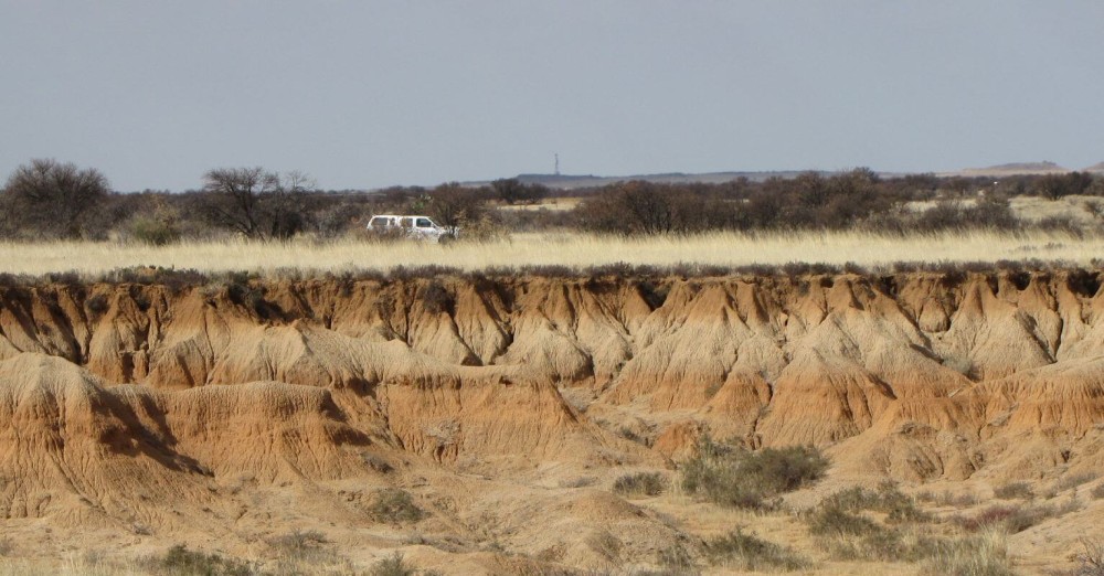 Pleistocene sedimentary sequences exposed at the Erfkroon donga along the Modder River